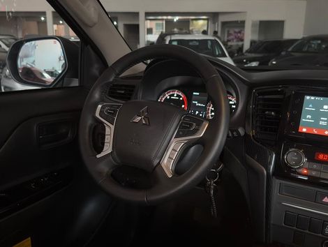 Mitsubishi L200 Tri. Outdo. GLS 2.4 CD 4x4 Die. Aut