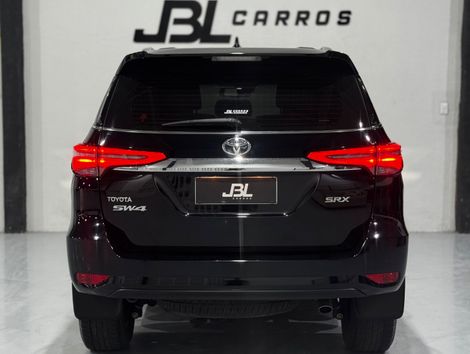 Toyota Hilux SW4 SRX 4x4 2.8 TDI 16V Dies. Aut.