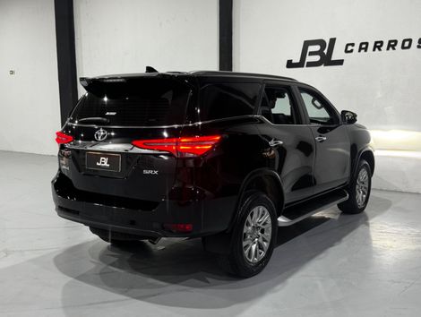 Toyota Hilux SW4 SRX 4x4 2.8 TDI 16V Dies. Aut.