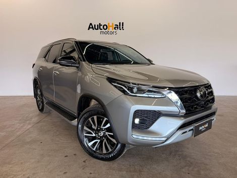 Toyota Hilux SW4 SRX 4x4 2.8 TDI 16V Dies. Aut.