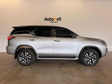 Toyota Hilux SW4 SRX 4x4 2.8 TDI 16V Dies. Aut.