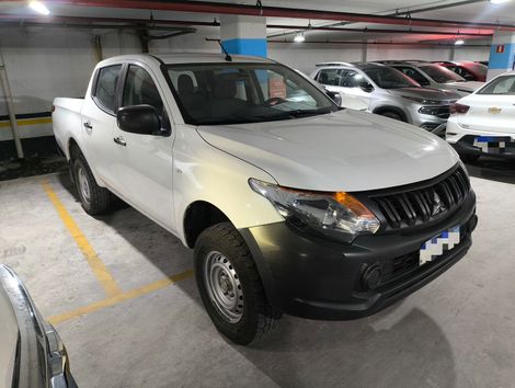 Mitsubishi L200 Tri. Outd. GLX 2.4 CD 4x4 Die. Mec.