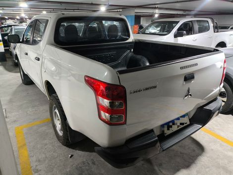 Mitsubishi L200 Tri. Outd. GLX 2.4 CD 4x4 Die. Mec.