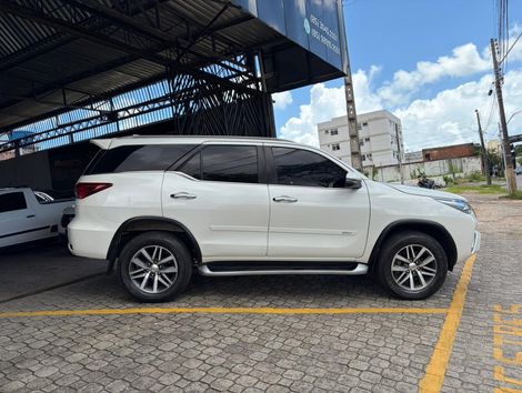 Toyota Hilux SW4 SRX 4x4 2.8 TDI 16V Dies. Aut.