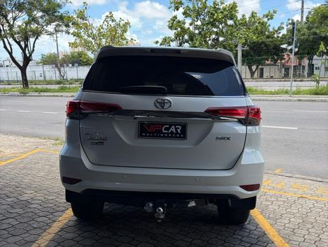 Toyota Hilux SW4 SRX 4x4 2.8 TDI 16V Dies. Aut.