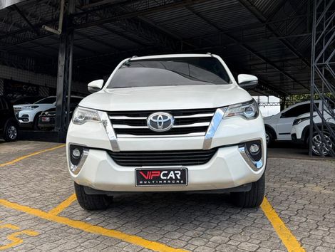 Toyota Hilux SW4 SRX 4x4 2.8 TDI 16V Dies. Aut.