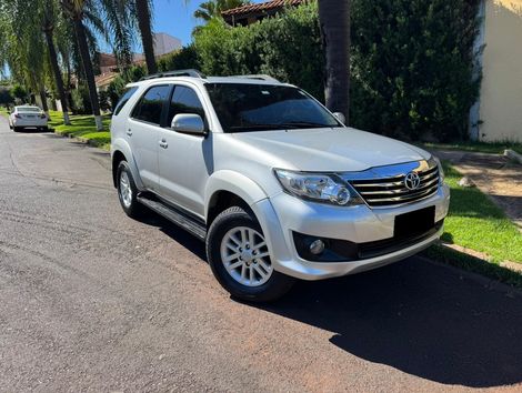 Toyota Hilux SW4 SR 4x2 2.7/ 2.7 Flex 16V Aut.