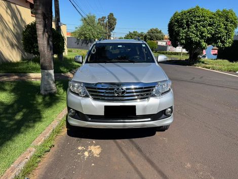 Toyota Hilux SW4 SR 4x2 2.7/ 2.7 Flex 16V Aut.