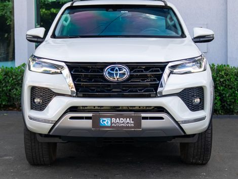 Toyota Hilux SW4 SRX 4x4 2.8 TDI 16V Dies. Aut.