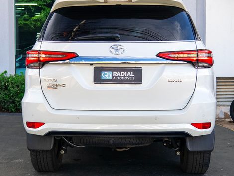 Toyota Hilux SW4 SRX 4x4 2.8 TDI 16V Dies. Aut.