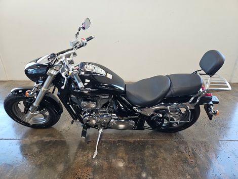 SUZUKI BOULEVARD M800