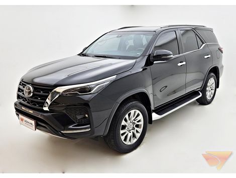 TOYOTA 2.8 D-4D TURBO DIESEL SRX 7L 4X4 AUTOMÁTICO