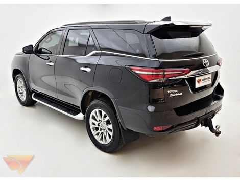 TOYOTA 2.8 D-4D TURBO DIESEL SRX 7L 4X4 AUTOMÁTICO