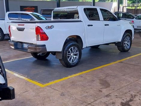 Toyota Hilux CD 4x4 2.8 Diesel Mec.