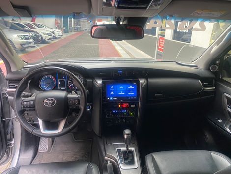 Toyota Hilux SW4 SRX Plat. 4x4 2.8 TB Die. Aut.