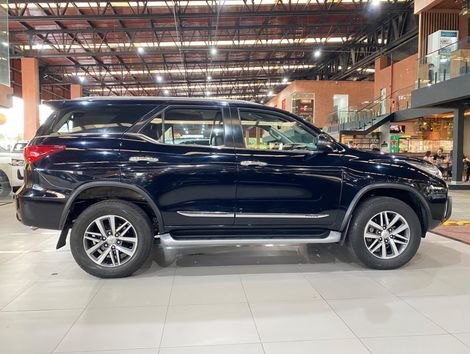 Toyota Hilux SW4 SRX 4x4 2.8 TDI 16V Dies. Aut.