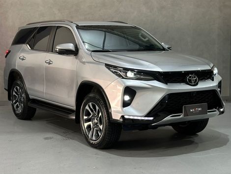 Toyota Hilux SW4 SRX Plat. 4x4 2.8 TB Die. Aut.