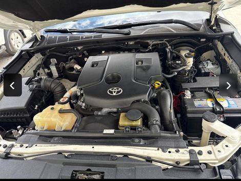 Toyota Hilux SW4 SRX Diamo. 4x4 2.8 TB Die Aut.