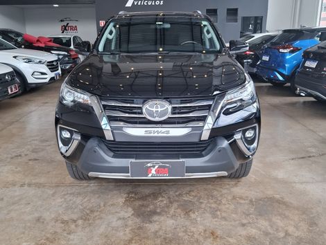 Toyota Hilux SW4 SRX 4x4 2.8 TDI 16V Dies. Aut.