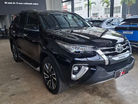 Toyota Hilux SW4 SRX 4x4 2.8 TDI 16V Dies. Aut.