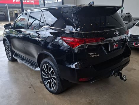 Toyota Hilux SW4 SRX 4x4 2.8 TDI 16V Dies. Aut.