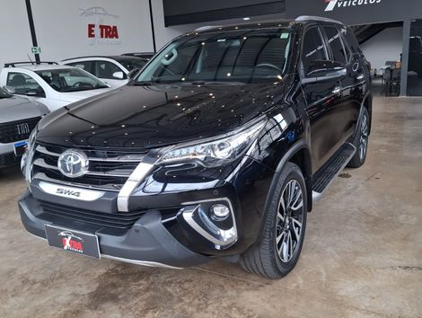 Toyota Hilux SW4 SRX 4x4 2.8 TDI 16V Dies. Aut.