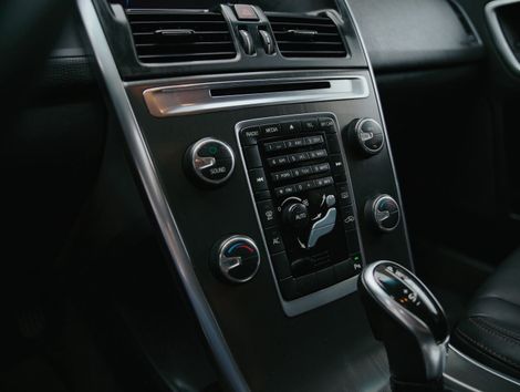 Volvo XC 60 2.0 T5  5p