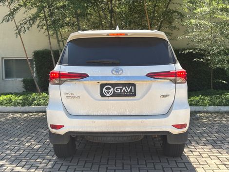 Toyota Hilux SW4 SR 4x2 2.7/ 2.7 Flex 16V Aut.