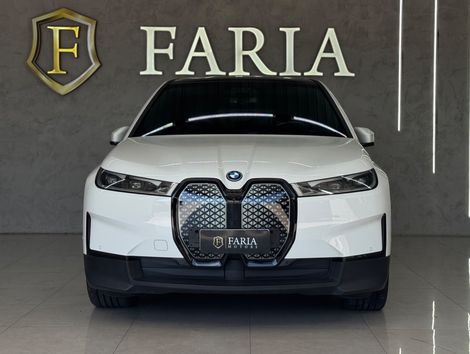 BMW iX XDrive 40 Aut. (Elétrico)