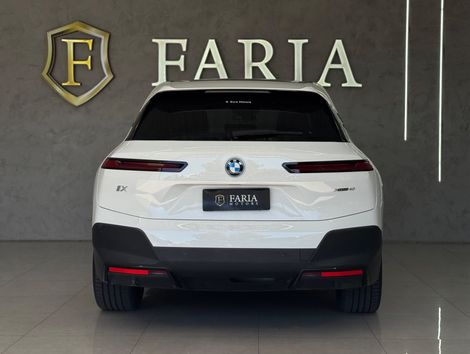 BMW iX XDrive 40 Aut. (Elétrico)