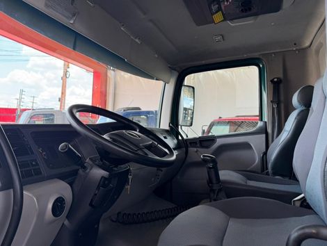 VOLKSWAGEN 13-180 E Constellation 2p (diesel)