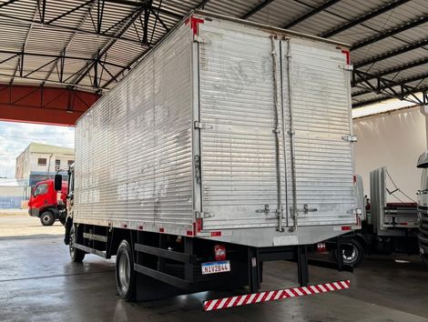 VOLKSWAGEN 13-180 E Constellation 2p (diesel)