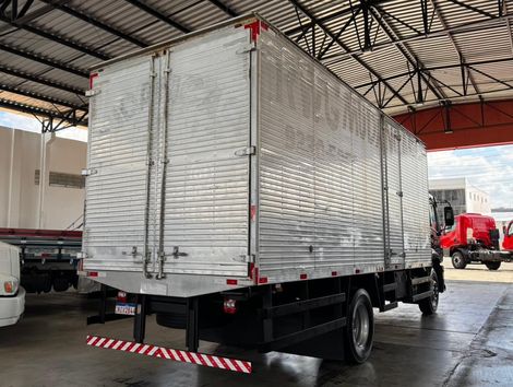 VOLKSWAGEN 13-180 E Constellation 2p (diesel)