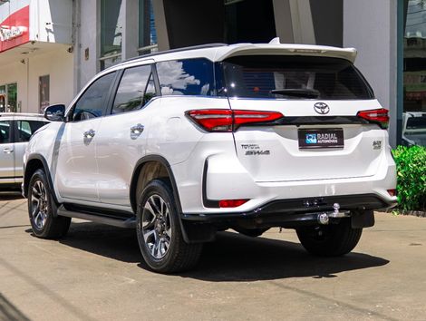 Toyota Hilux SW4 SRX Plat. 4x4 2.8 TB Die. Aut.