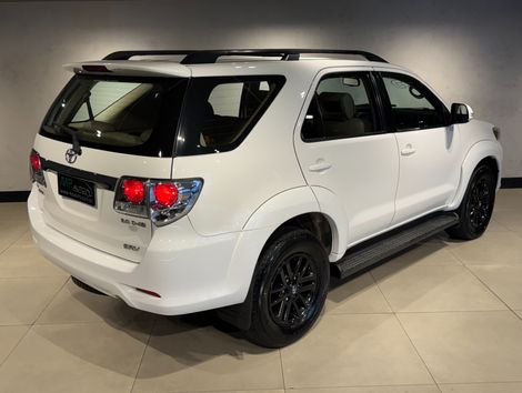 Toyota Hilux SW4 SRV D4-D 4x4 3.0 TDI Dies. Aut