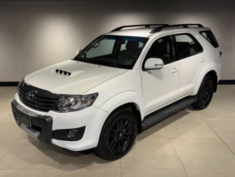 Toyota Hilux SW4 SRV D4-D 4x4 3.0 TDI Dies. Aut