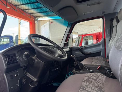 MERCEDES-BENZ Accelo 815 2p (diesel) (E5)