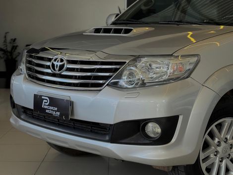 Toyota Hilux SW4 SRV D4-D 4x4 3.0 TDI Dies. Aut