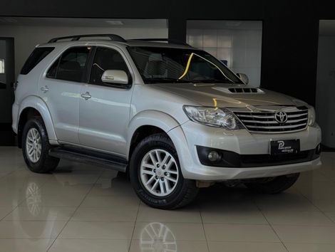 Toyota Hilux SW4 SRV D4-D 4x4 3.0 TDI Dies. Aut