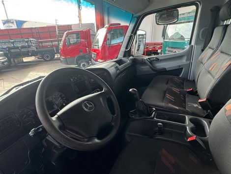 MERCEDES-BENZ Accelo 815 2p (diesel) (E5)