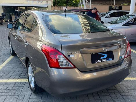 Nissan VERSA SL 1.6 16V Flex Fuel 4p Mec.