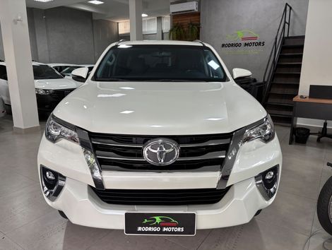 Toyota Hilux SW4 SRX 4x4 2.8 TDI 16V Dies. Aut.