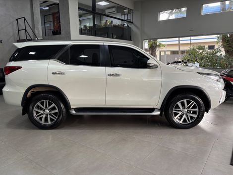 Toyota Hilux SW4 SRX 4x4 2.8 TDI 16V Dies. Aut.