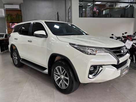 Toyota Hilux SW4 SRX 4x4 2.8 TDI 16V Dies. Aut.