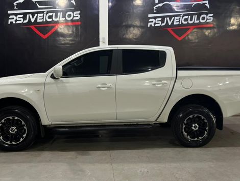 Mitsubishi L200 Tri. Outd. GLX 2.4 CD 4x4 Die. Mec.