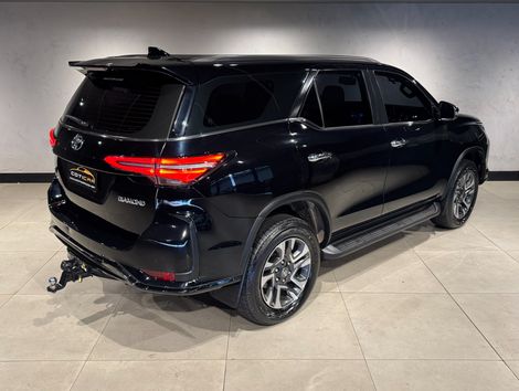 Toyota Hilux SW4 Diamond 2.8 TB 4x4 Die. Aut.