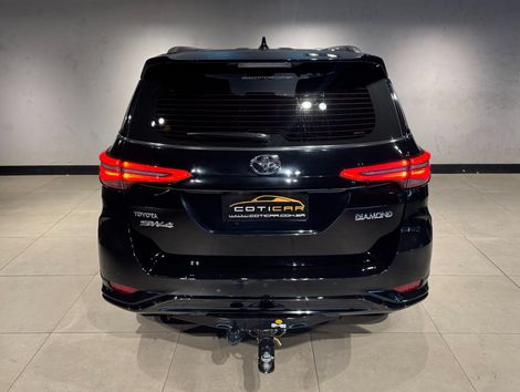 Toyota Hilux SW4 Diamond 2.8 TB 4x4 Die. Aut.