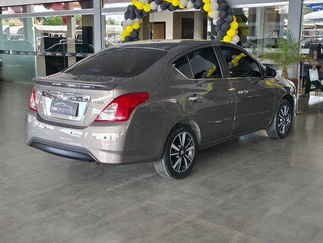 Nissan VERSA SL 1.6 16V FlexStart 4p Aut.