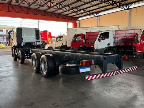 IVECO TECTOR 31-300 8x2 (diesel)(E5)