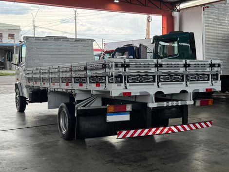 MERCEDES-BENZ 710/ 710 Plus 2p (diesel)